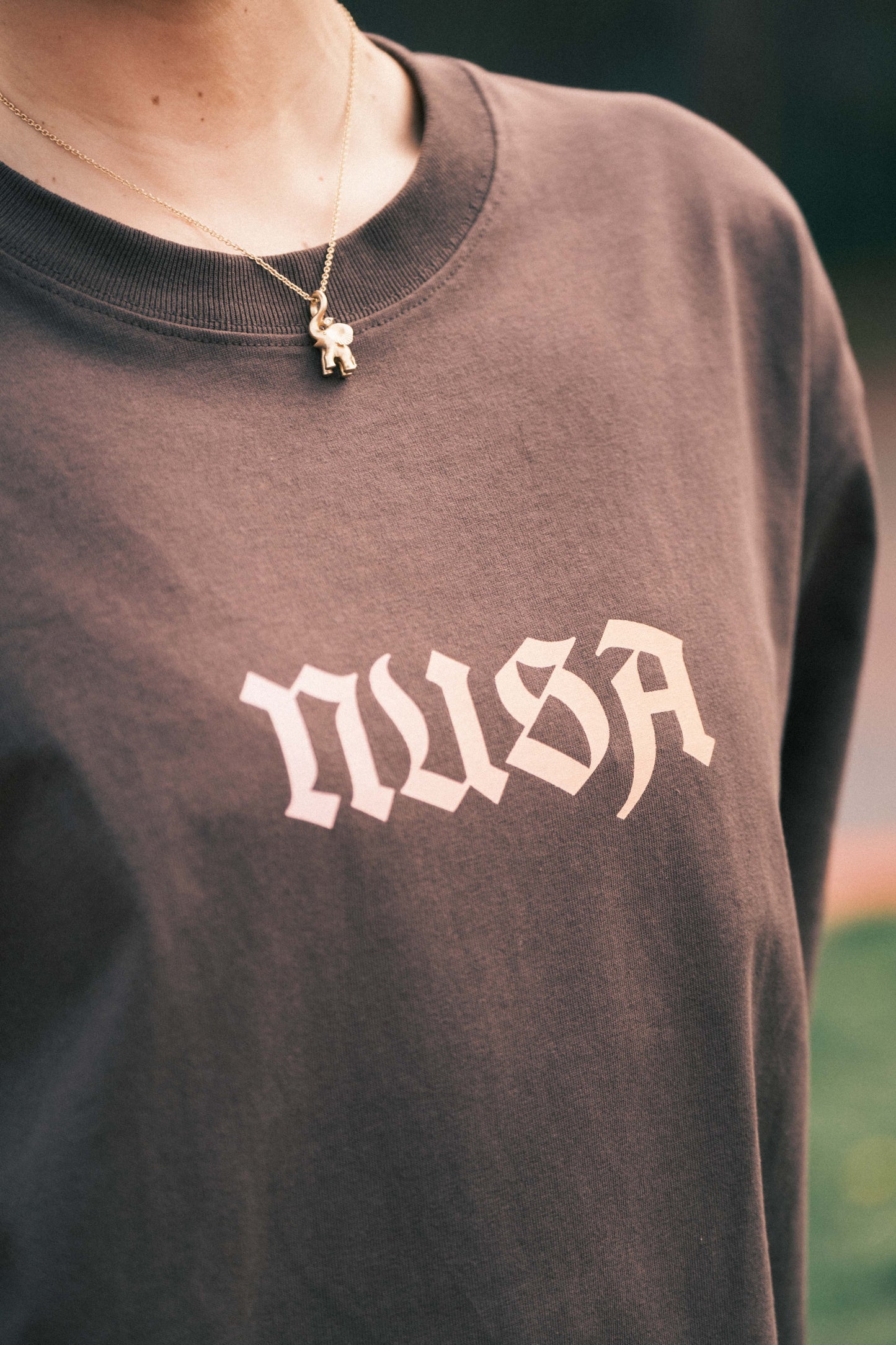 Planet Nusa X Dansk Flygtningehjælp - brun